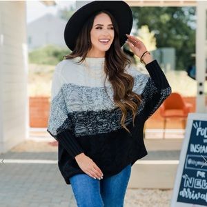 entro Black & White Round-neck Colorblock Dolman Sweater from The Mint Size L